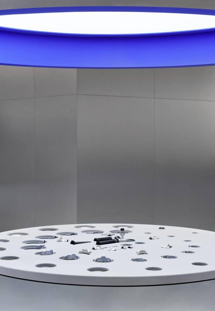 Avoir presents ROUND PROBLEMS circular installation for industrial trade fair -