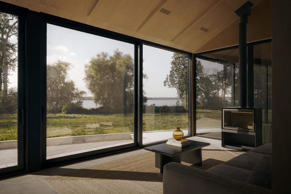 South Bay Residence by StudioAC connects architecture and landscape -