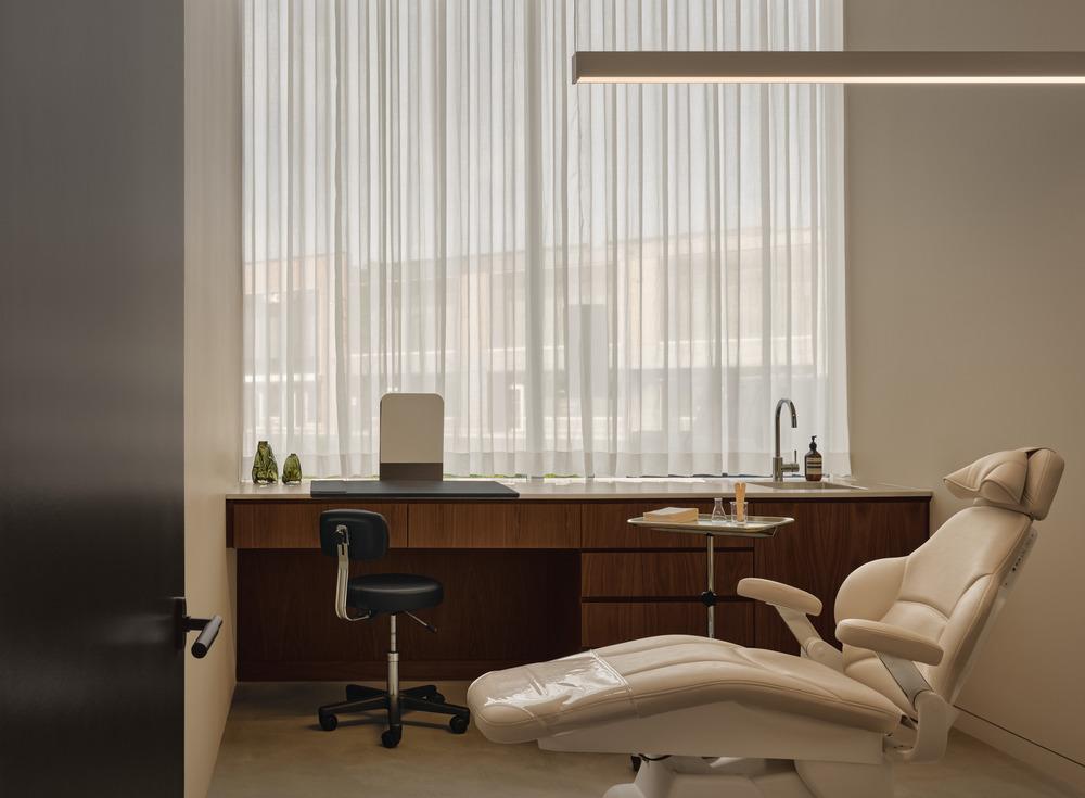 Atelier Carle creates OAKV a serene light filled medical clinic in Toronto -
