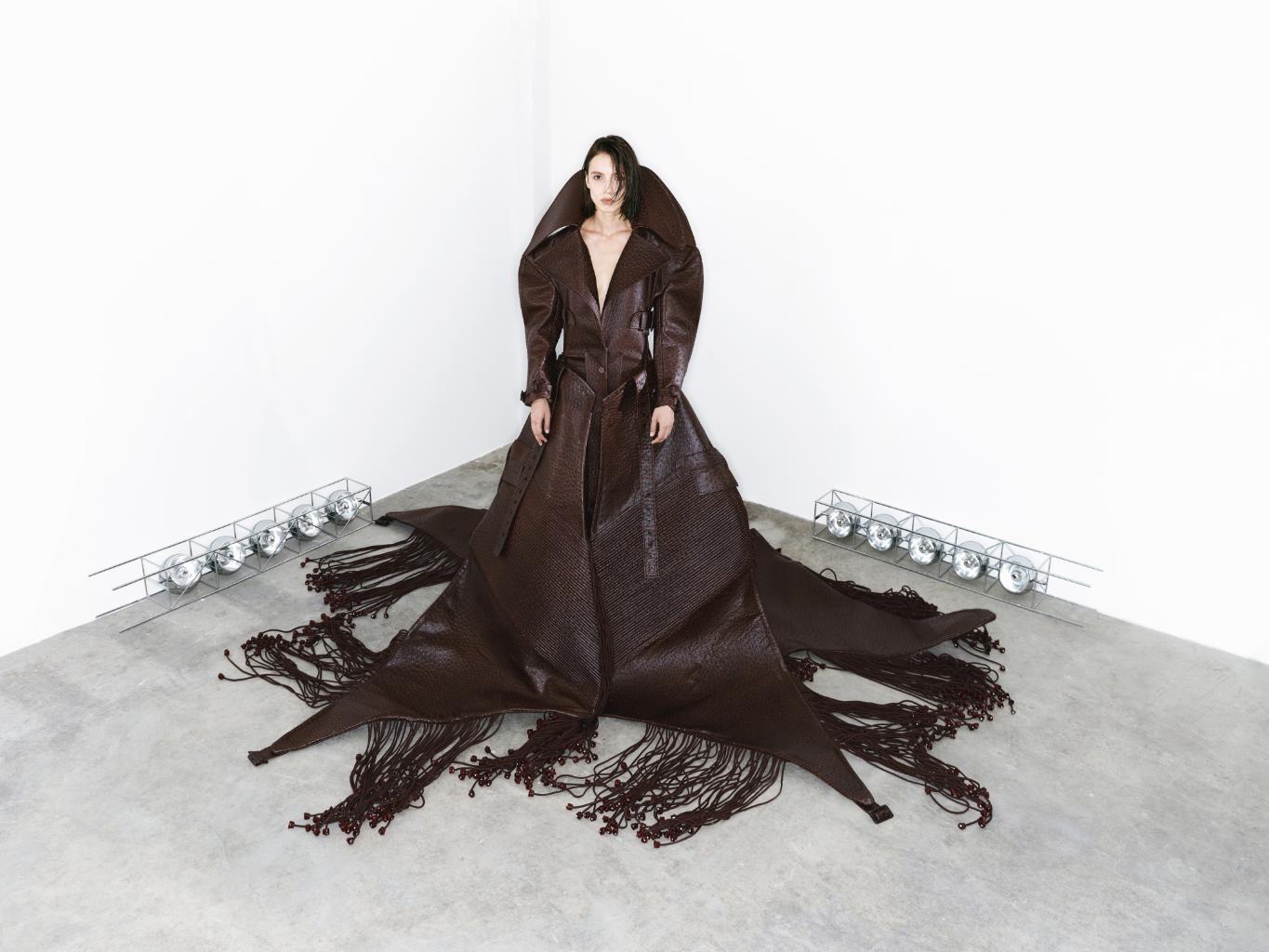 Interview with Aojierou on constructing powerful emotions through fabric
