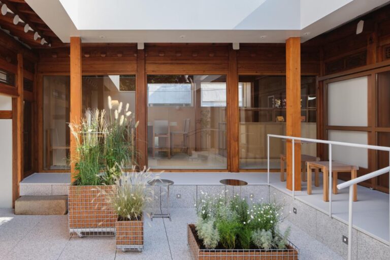 Warp&Woof’s Café Cordialement in Seoul transforms a hanok into a serene café Warp&Woof transforms a hanok into a serene café in Seoul
