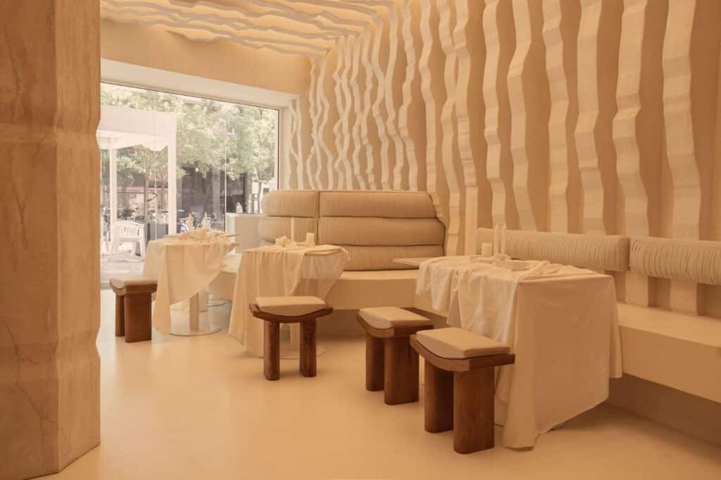 the new Egeo souvlaki restaurant by Masquespacio