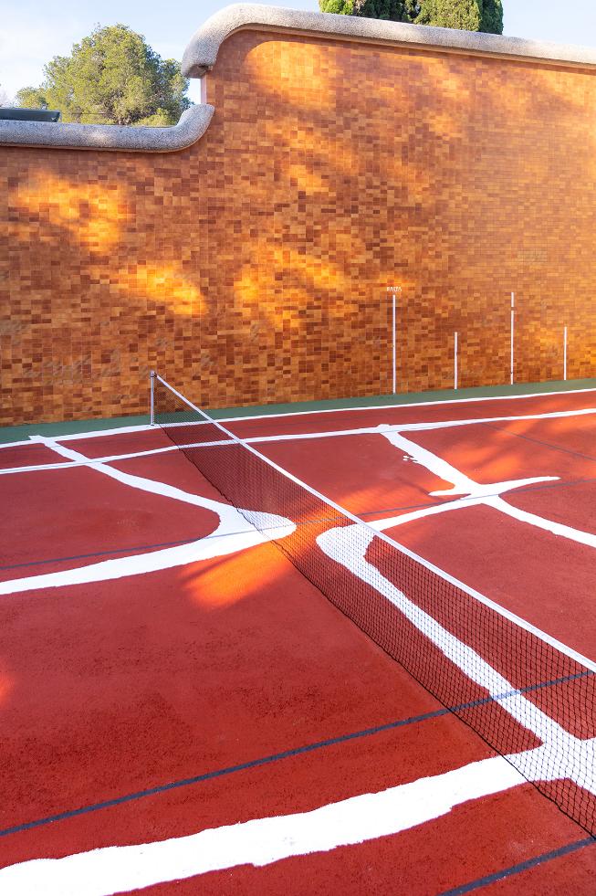 Close-up of irregular hand-rendered markings on the hard court