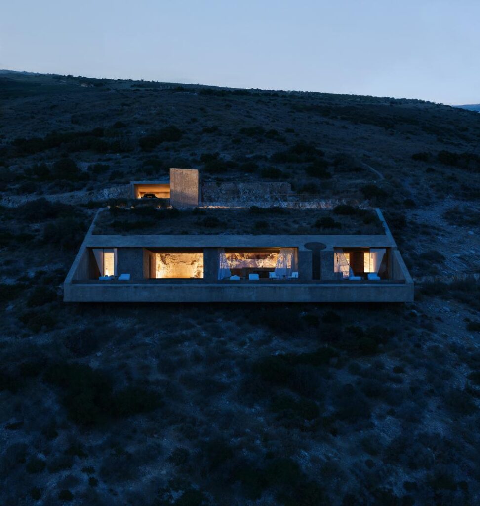 Signature Villa by Oppenheim Architecture presents a serene concrete residence