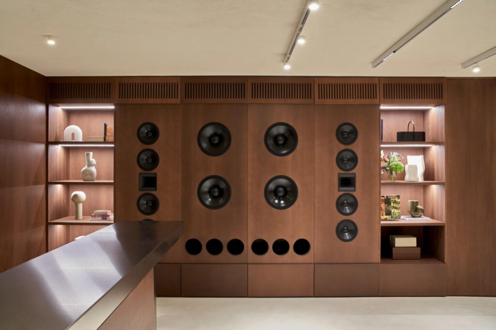 El Departamento creates a refined spatial narrative for HOFF -