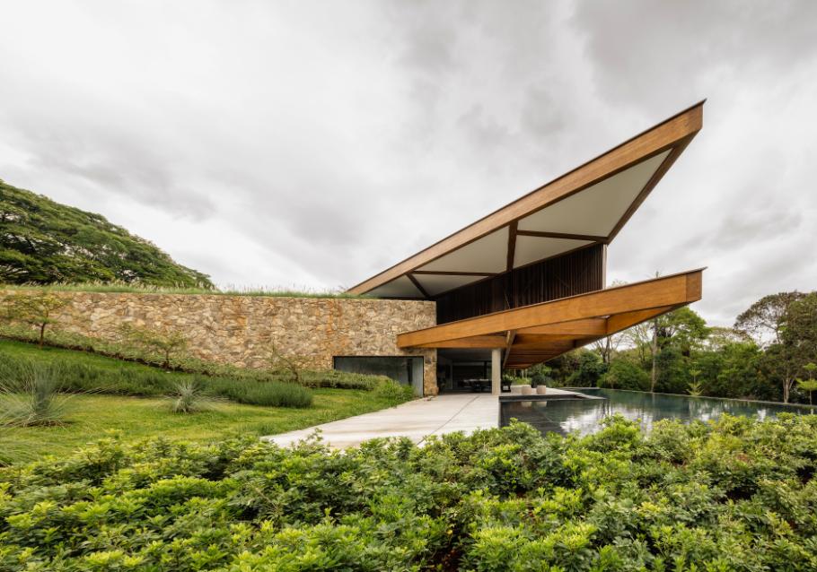 Exterior view of Tangram House by Tetro Architecture