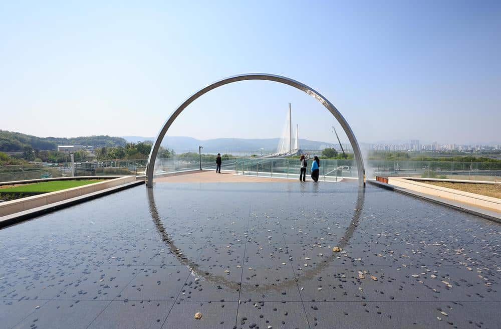 James Tapscott unveils a contemplative public art installation in Seoul -