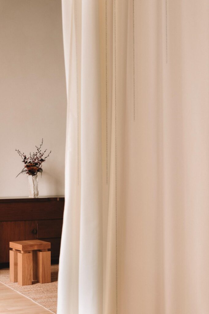 Soft natural light and layered curtains creating a calm atmosphere in Torstrasse 220
