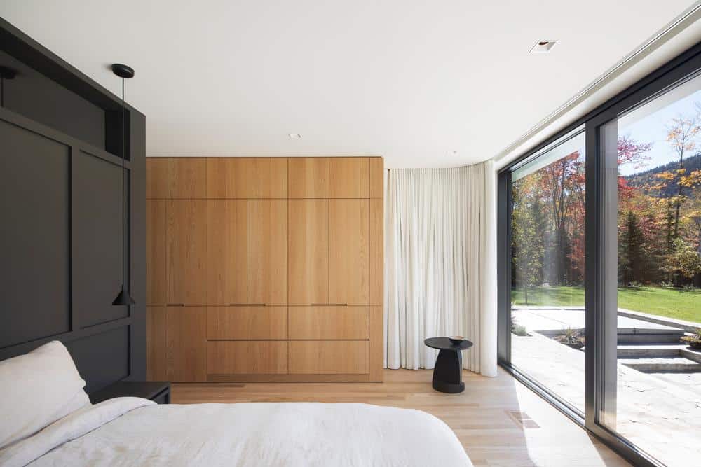Parents’ suite bedroom facing the water with calm natural light through large openings