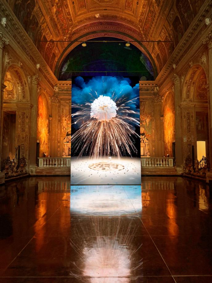 Immersive public installation using kinetic light and 3D projection