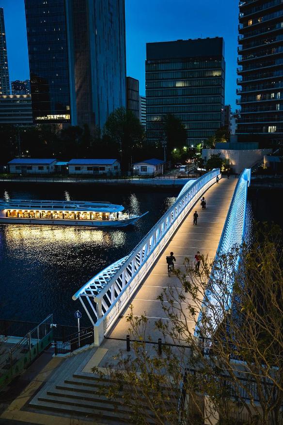 Exterior view of Tokyo pedestrian bridge Reimei Kobashi by Hoshino Architects