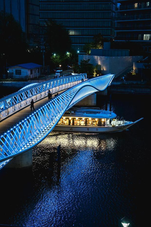 Tokyo pedestrian bridge Reimei Kobashi by Hoshino Architects Tokyo pedestrian bridge Reimei Kobashi by Hoshino Architects