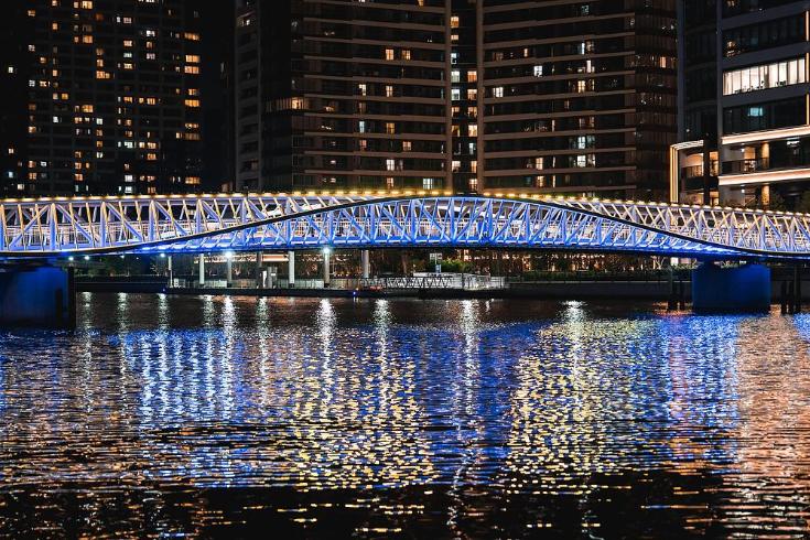Tokyo pedestrian bridge Reimei Kobashi by Hoshino Architects -