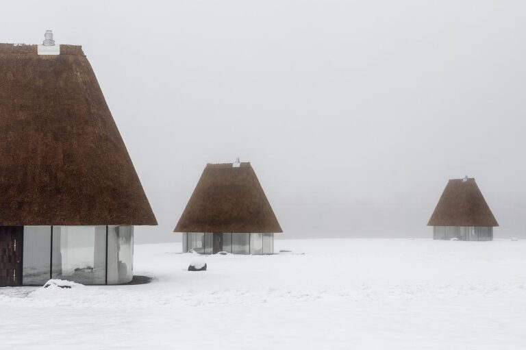 Guesthouses by YOD Group reinterpret the Ukrainian hata-mazanka Guesthouses by YOD Group reinterpret