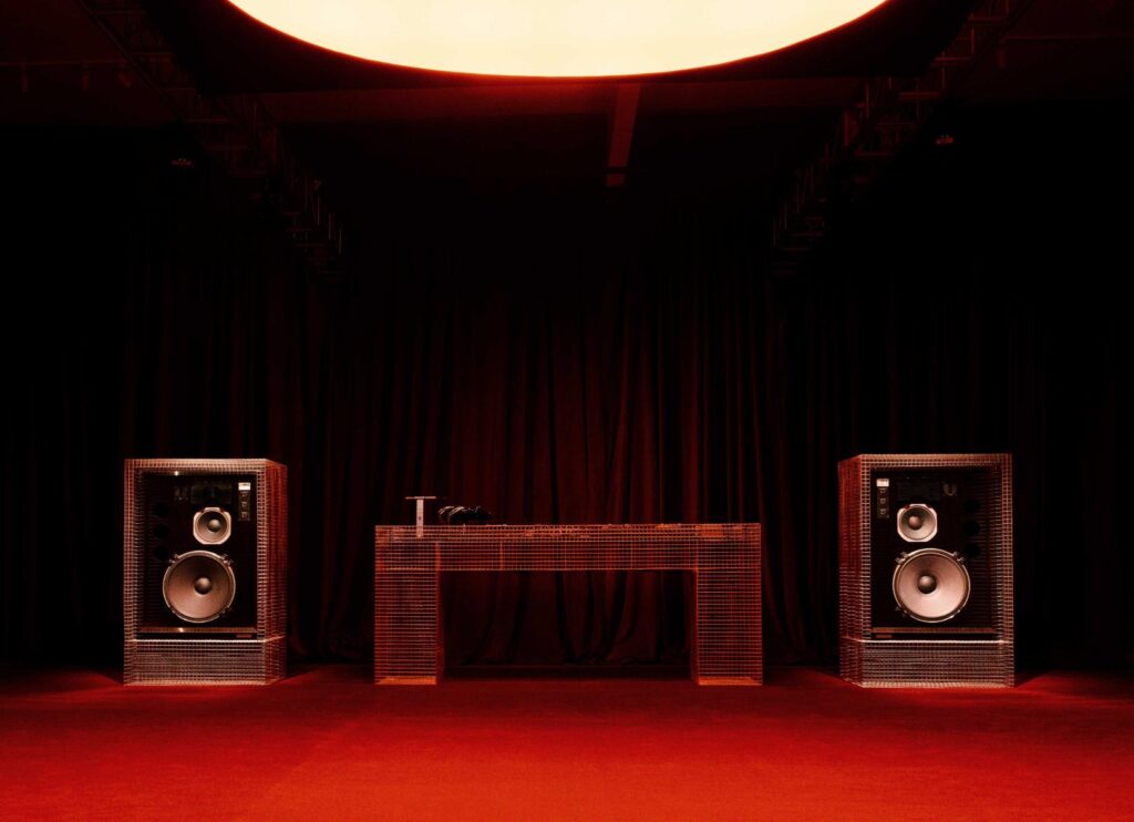 Saintleo creates stainless steel installation for Grammys party