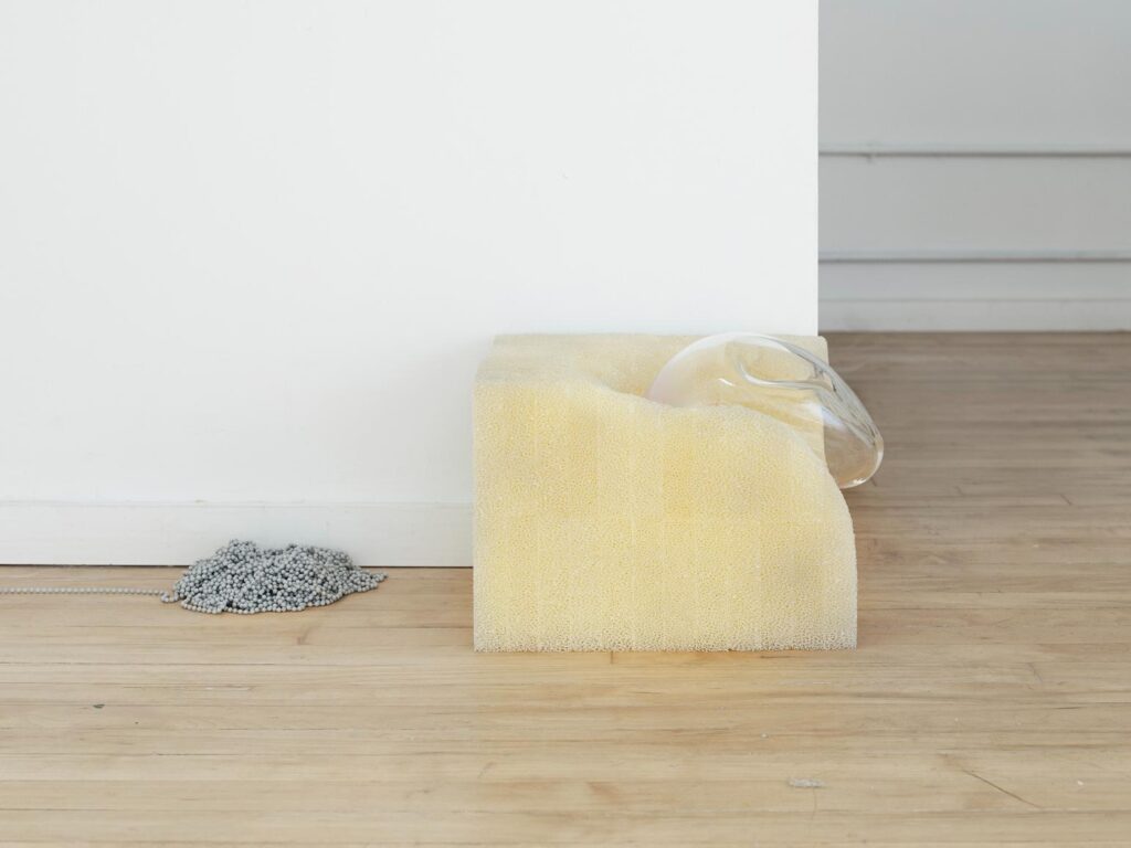 Yixuan Wu recreates questioned comforts in "siding with things" -