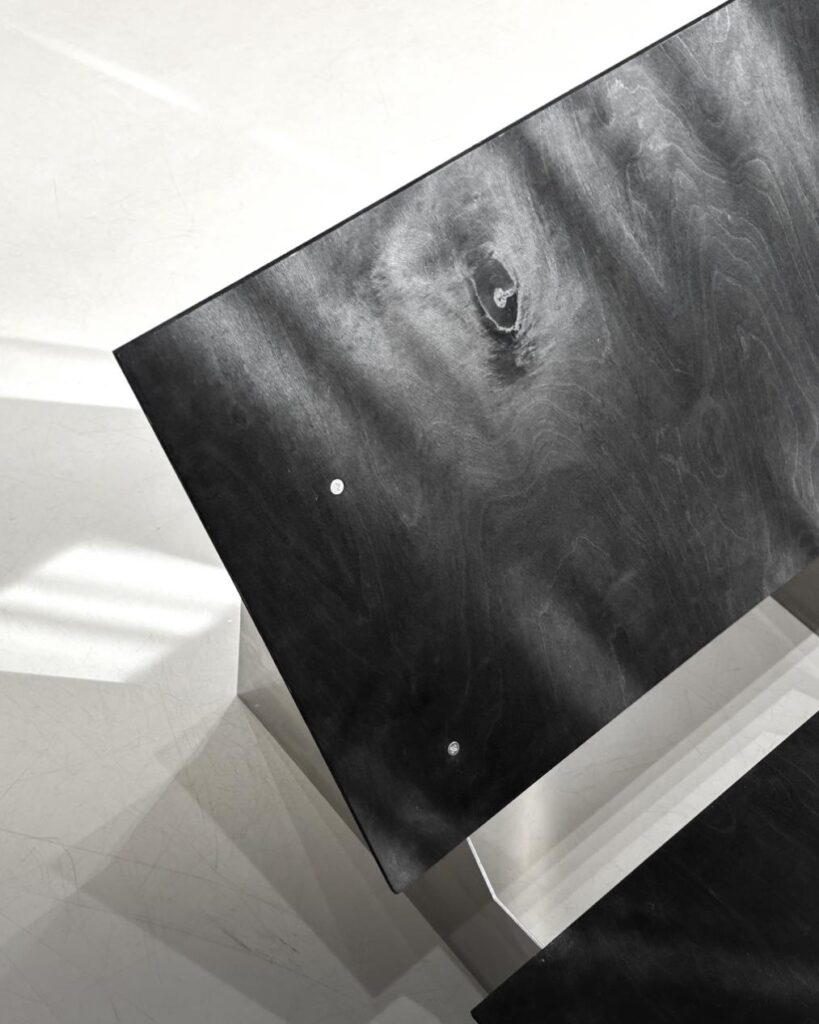 Close view of 4mm aluminium structural frame detail