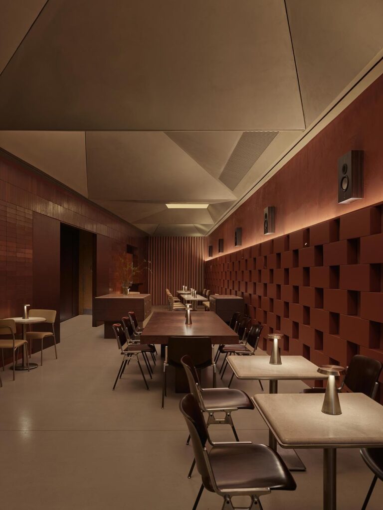 AINEN burger bar interior by URBANJOBS at Tersane Istanbul AINEN burger bar interior by URBANJOBS at Tersane Istanbul