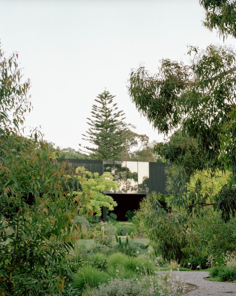 Edition Office designs House in a Garden in Melbourne embedded in landscape
