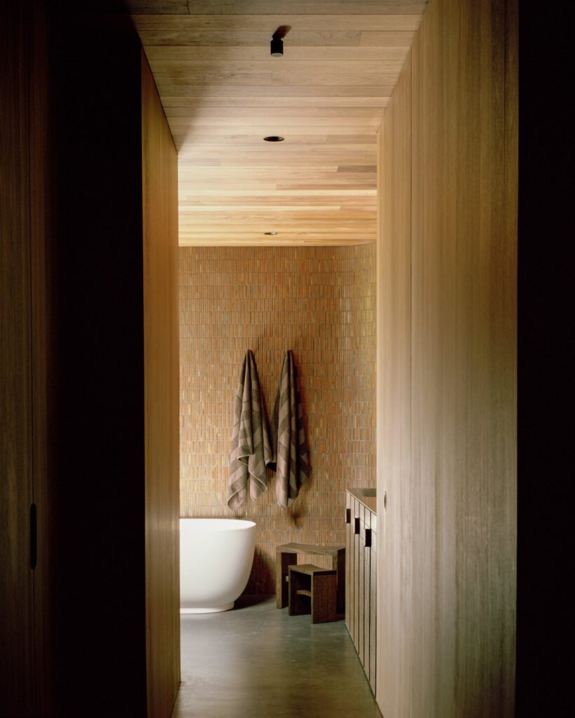 Edition Office designs House in a Garden in Melbourne embedded in landscape -