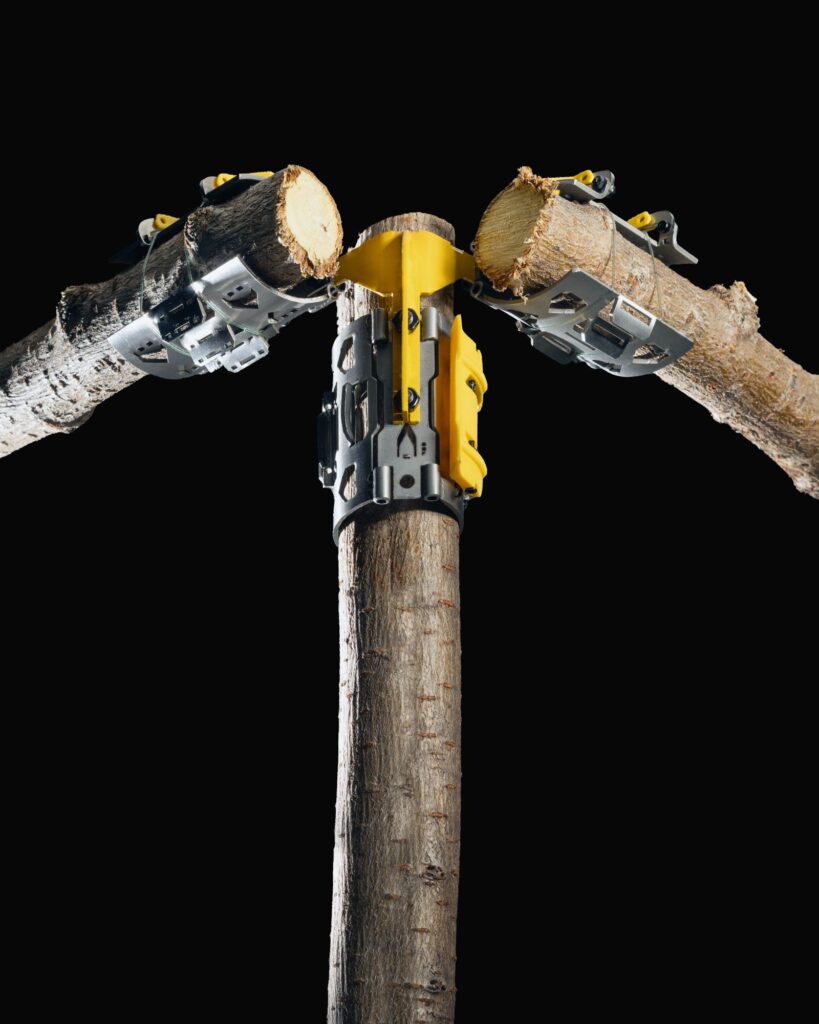 Detail of intersecting branches stabilized by Omnibite quick-lock joint