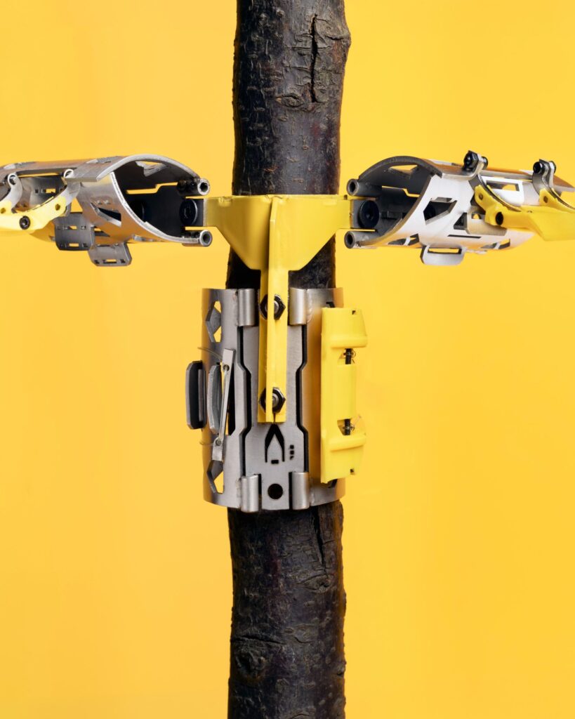 Three-axis connector detail used in Omnibite construction system