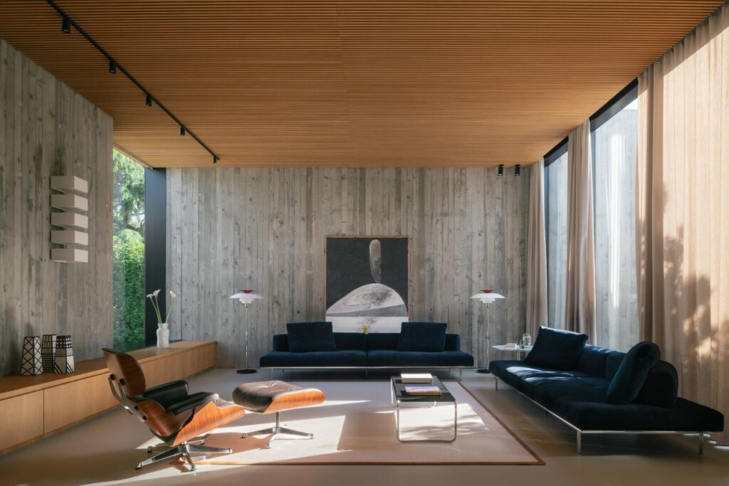 Minimal concrete villa by MIDE architetti connects architecture and landscape -
