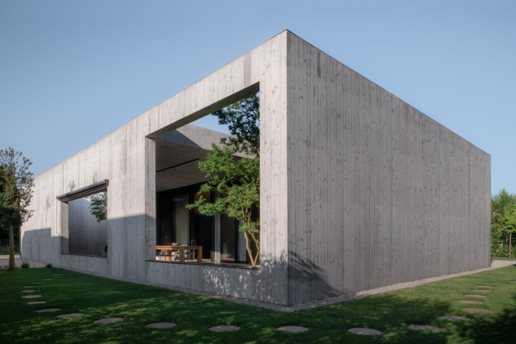 Minimal concrete villa by MIDE architetti connects architecture and landscape