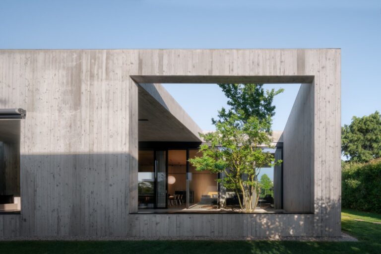 Minimal concrete villa by MIDE architetti connects architecture and landscape Minimal concrete villa by MIDE architetti connects architecture and landscape