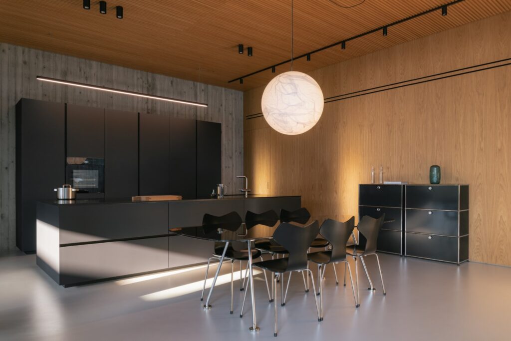 Minimal concrete villa by MIDE architetti connects architecture and landscape -