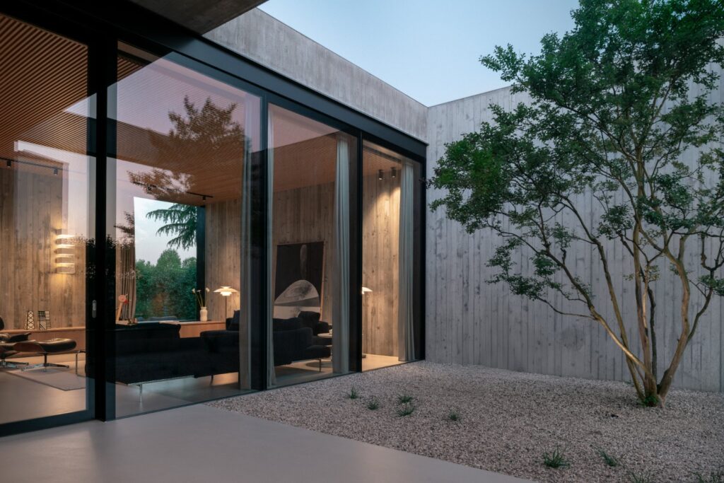 Minimal concrete villa by MIDE architetti connects architecture and landscape -