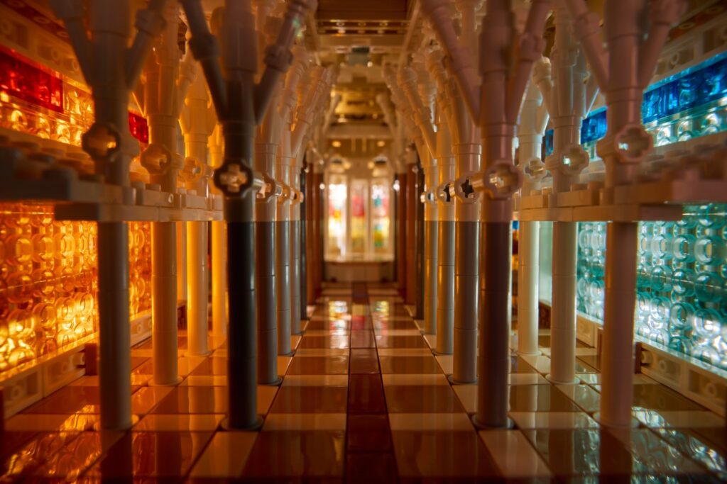 The set contains stained glass