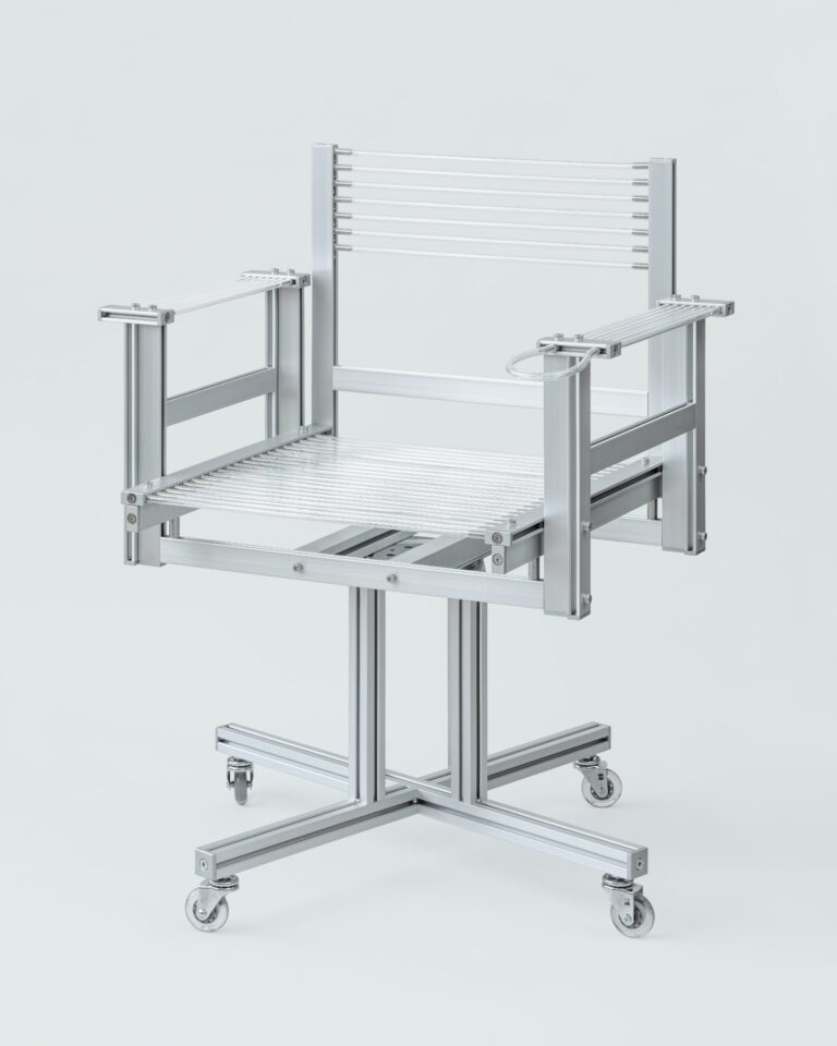 p(erson)al builds work chair from polyurethane tube system PU-T-B Work Chair by p(erson)al uses polyurethane tubes as visible structural connectors