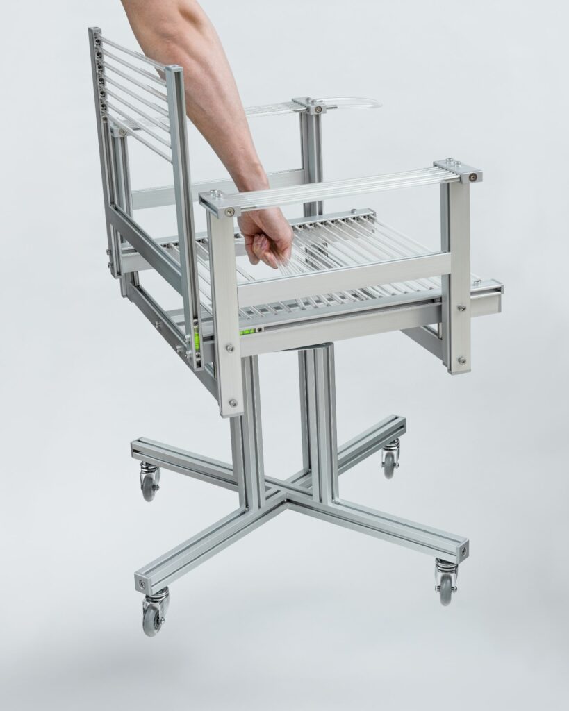 Bolted polyurethane joints form the visible structure of the work chair