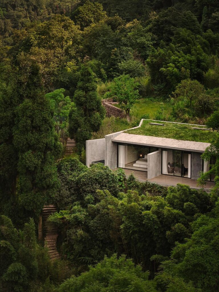 Studio J. Bridgland roots ZOLAND Emei Resort in the mountain landscape