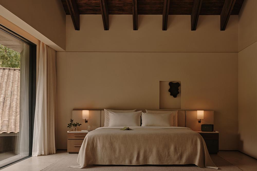 Studio J. Bridgland roots ZOLAND·Emei Resort in the mountain landscape -