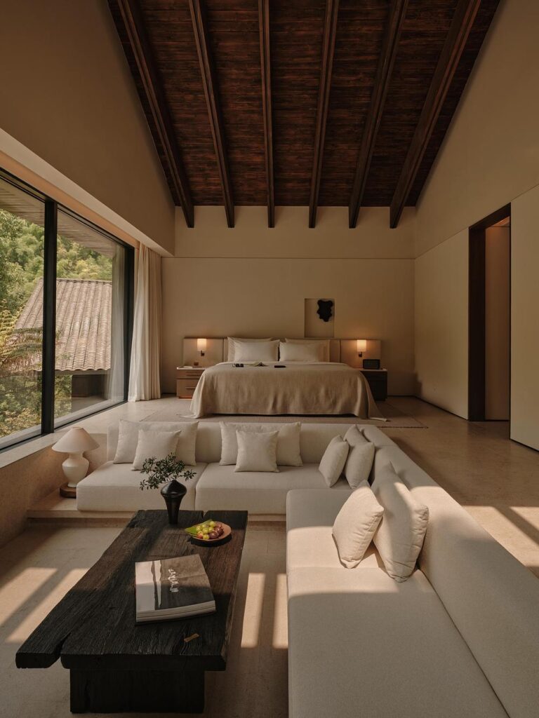 Studio J. Bridgland roots ZOLAND·Emei Resort in the mountain landscape -