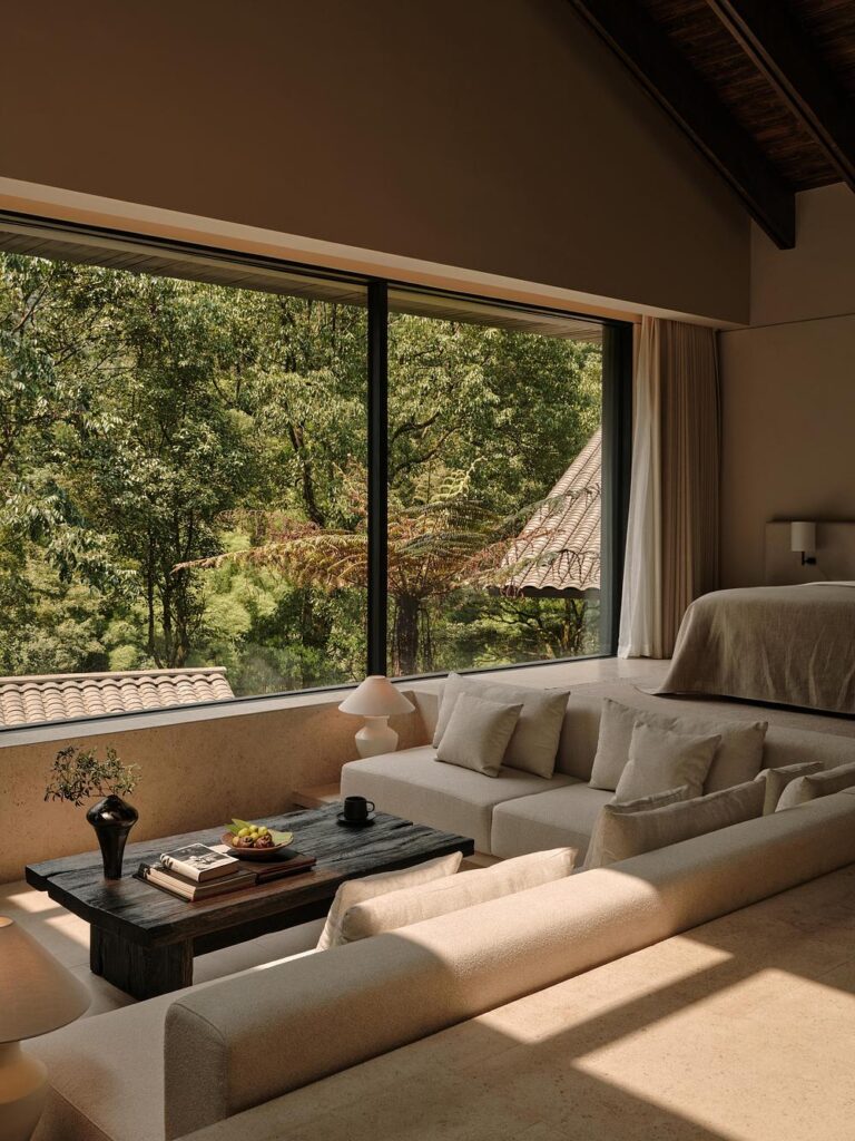 Studio J. Bridgland roots ZOLAND·Emei Resort in the mountain landscape -