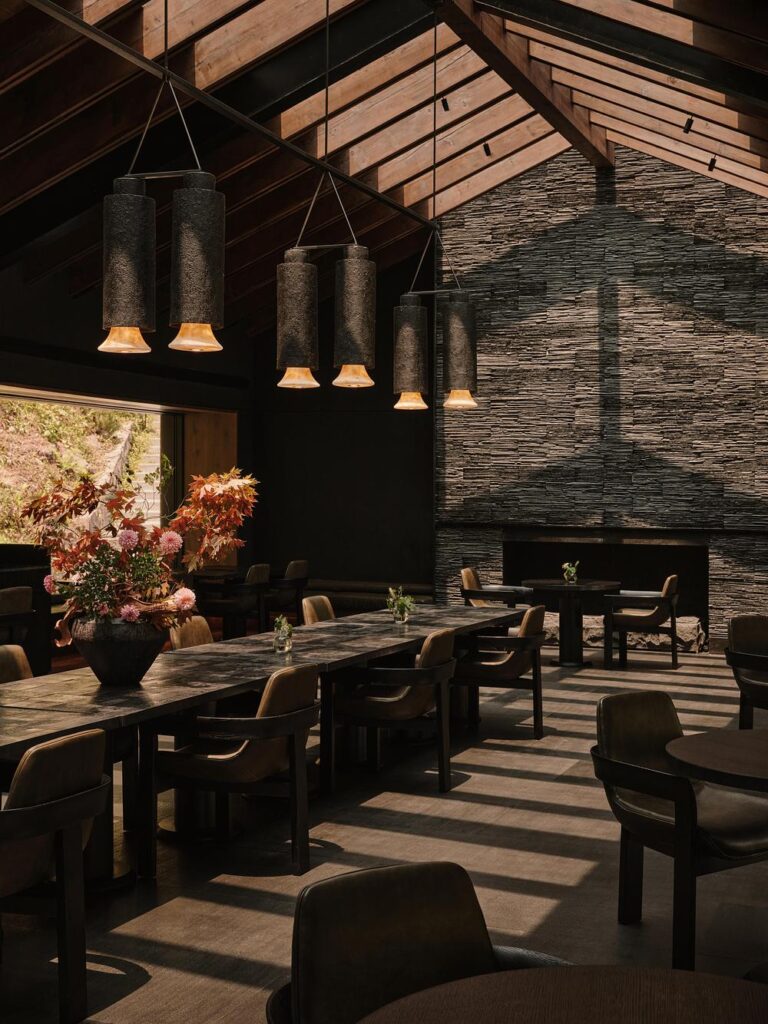 Studio J. Bridgland roots ZOLAND·Emei Resort in the mountain landscape -