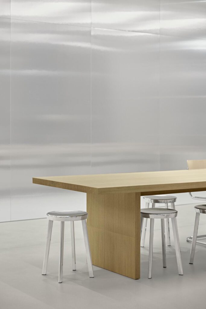 HENN translates digital luxury into BESTSECRET office in Munich -