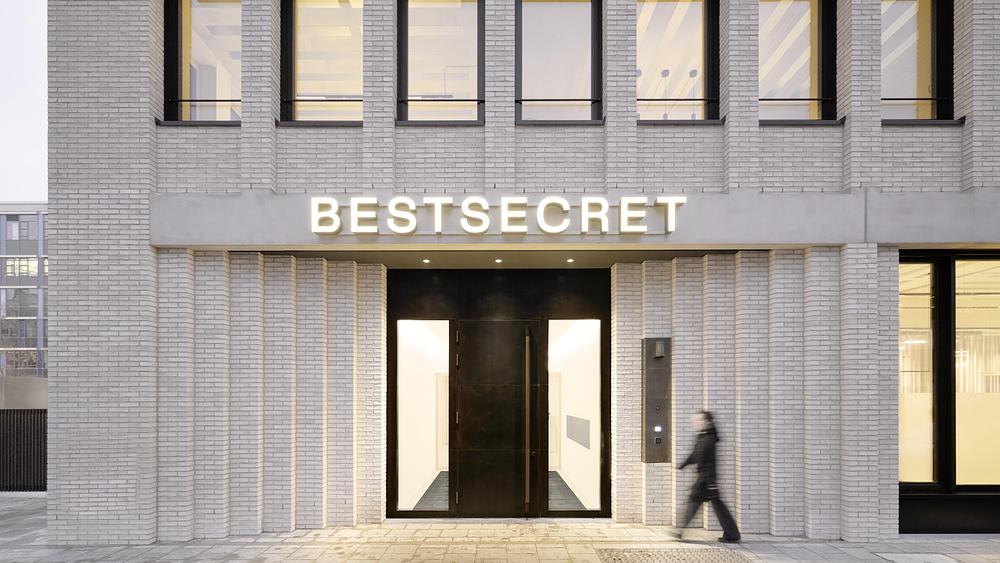HENN translates digital luxury into BESTSECRET office in Munich -
