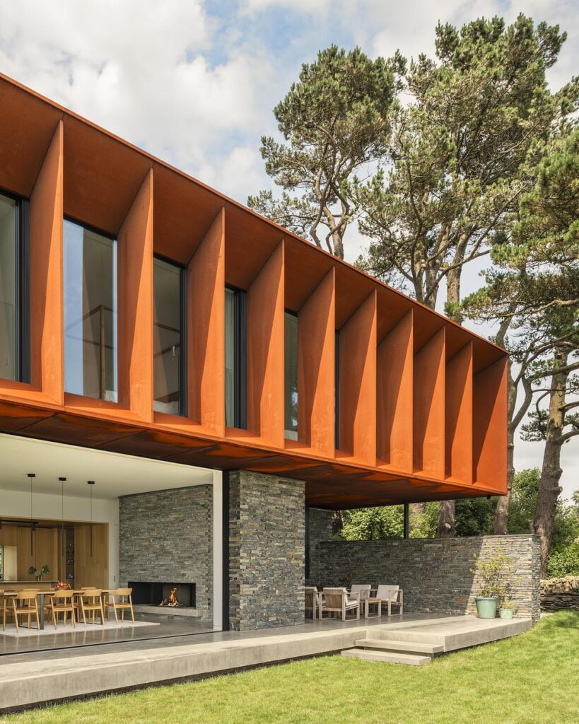 Ström Architects designs a coastal home in Porthmadog -