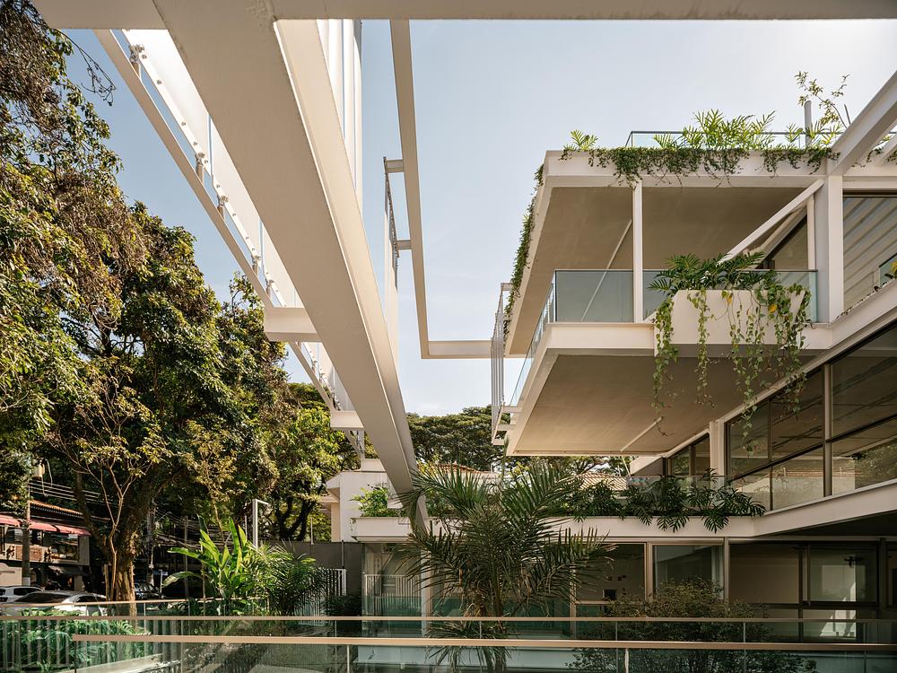 Ibira Work by FGMF connects workplace and landscape in São Paulo -