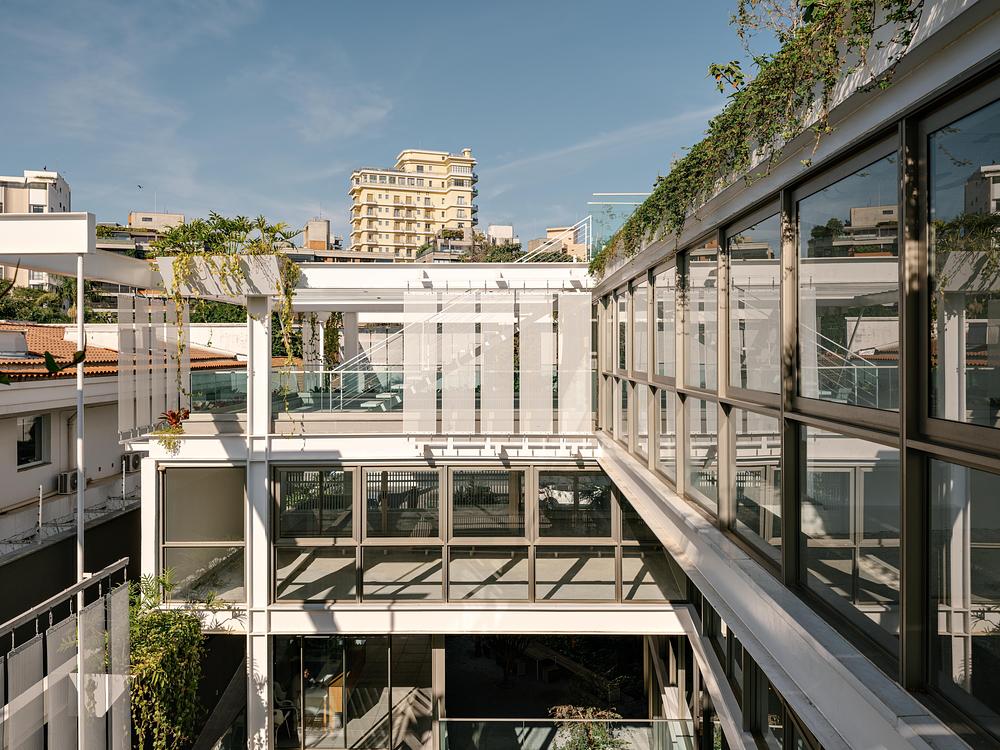 Ibira Work by FGMF connects workplace and landscape in São Paulo -