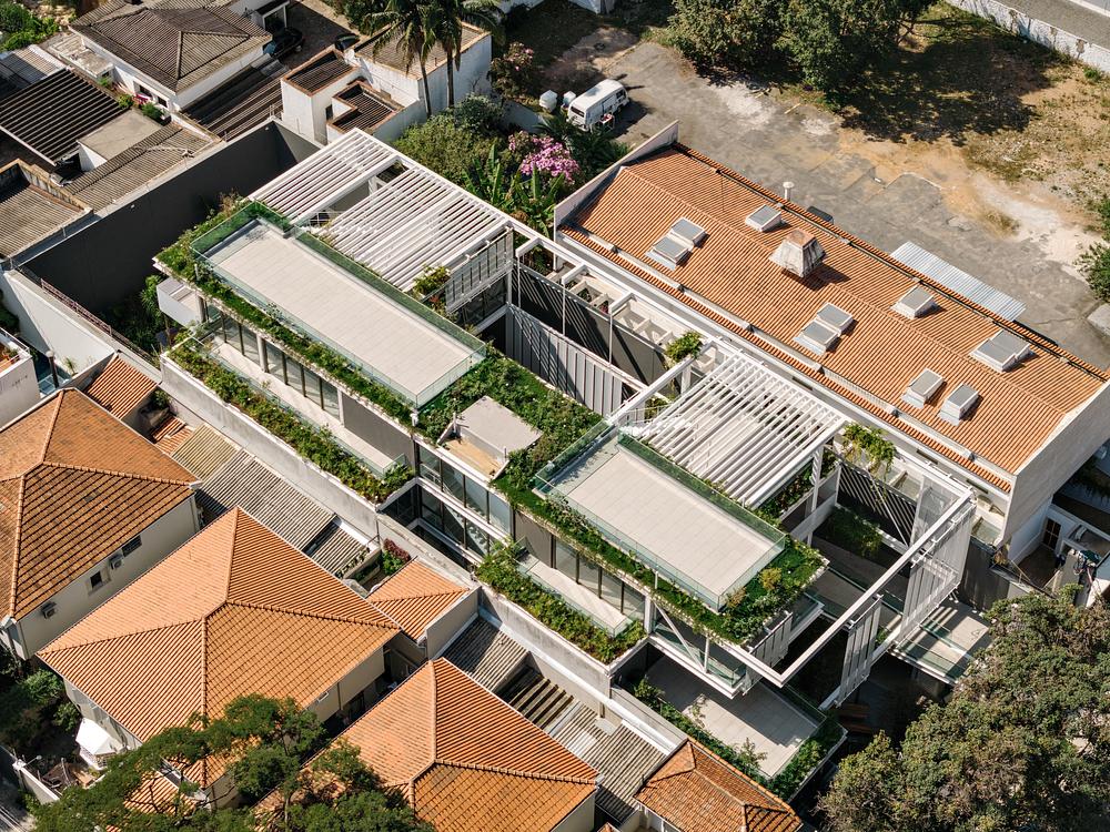 Ibira Work by FGMF connects workplace and landscape in São Paulo -