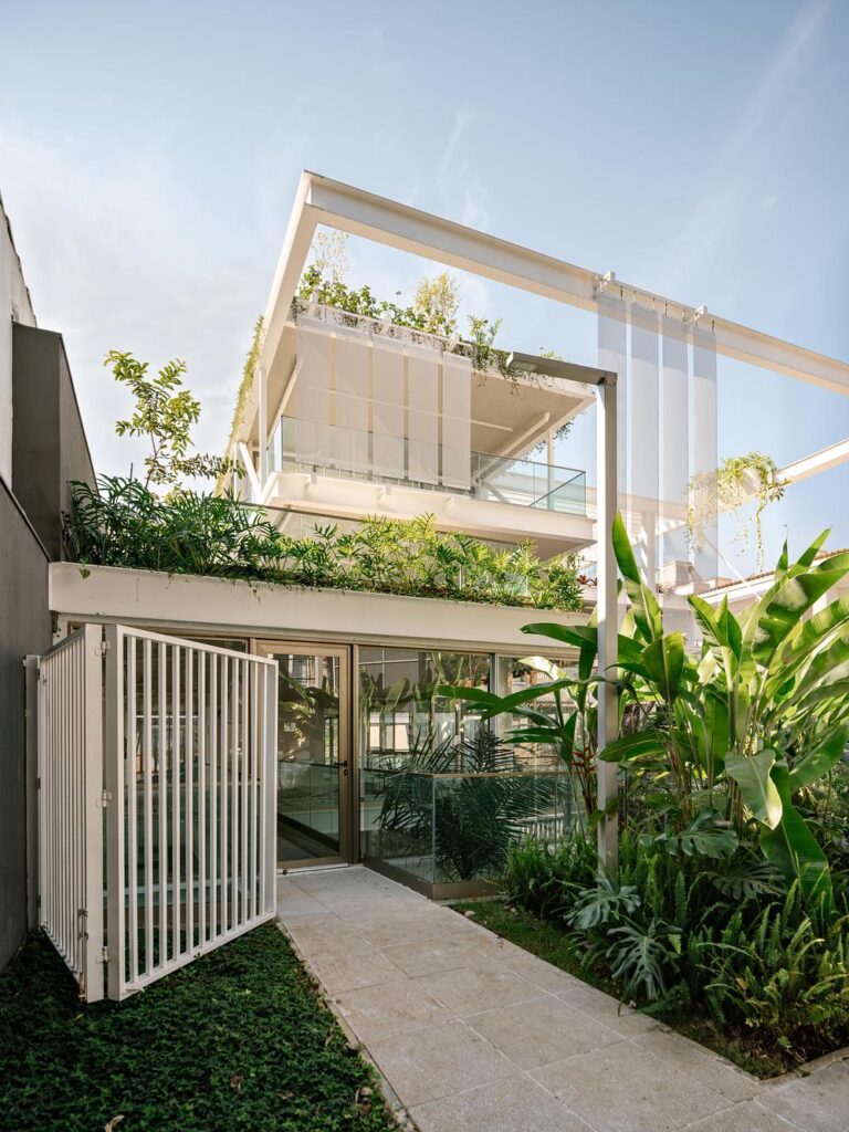 Ibira Work by FGMF connects workplace and landscape in São Paulo -