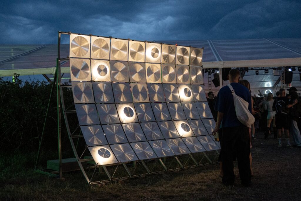 Frederik Gustav creates reflective aluminium Speaker for festival in Copenhagen -