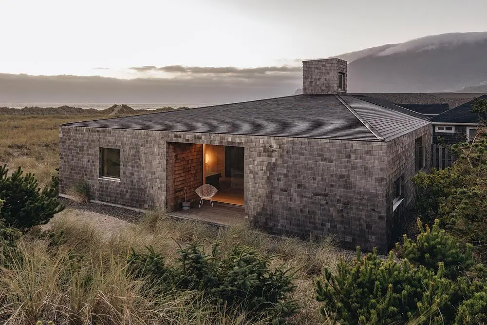 Waechter Architecture wraps Dune House in cedar on the Oregon Coast
