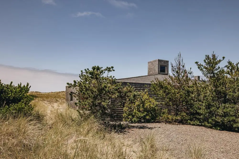 Waechter Architecture wraps Dune House in cedar on the Oregon Coast 7