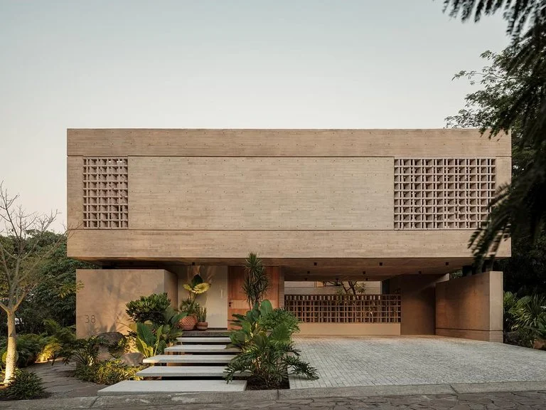 Casa Akina by Di Frenna Arquitectos filters light through concrete